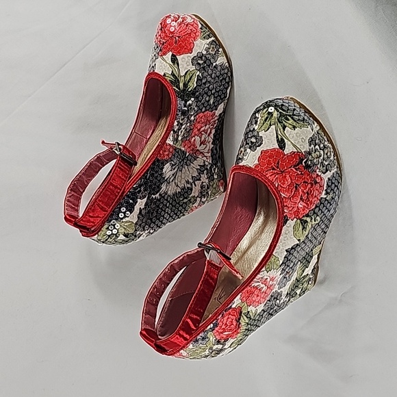 Platform Shoes - Picture 2 of 9